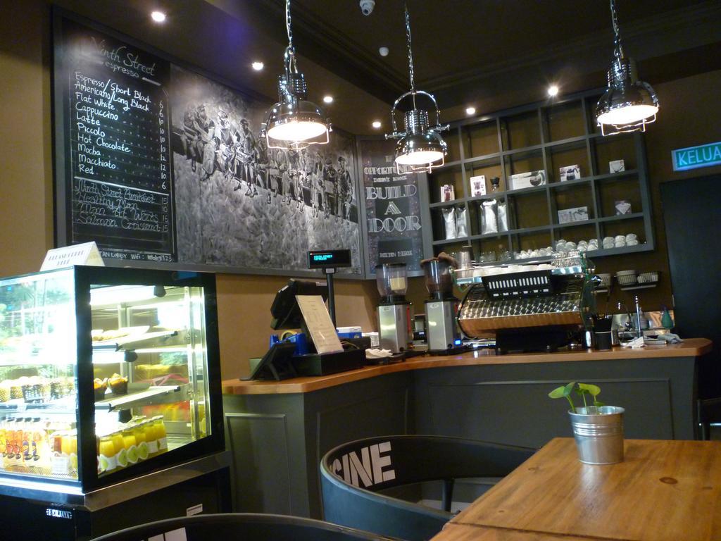 Manhattan Business Hotel Damansara Perdana Petaling Jaya Ngoại thất bức ảnh
