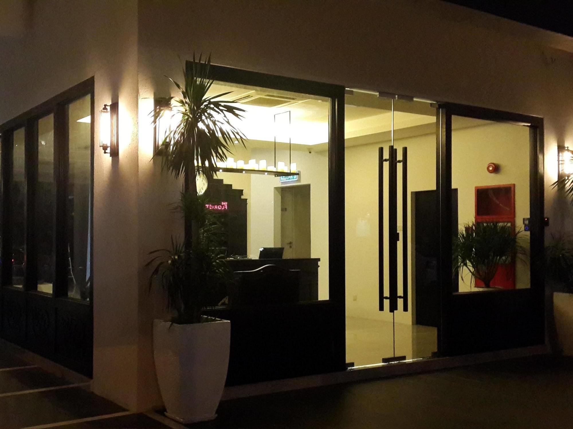 Manhattan Business Hotel Damansara Perdana Petaling Jaya Ngoại thất bức ảnh